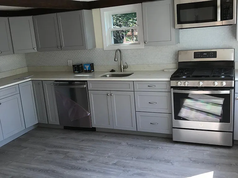 11 Watson St #WHOLE HOUSE — Photo 8