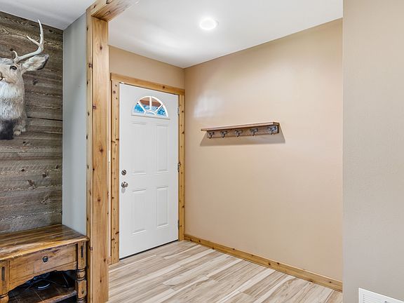 3rd image of 612 Oakwood Dr