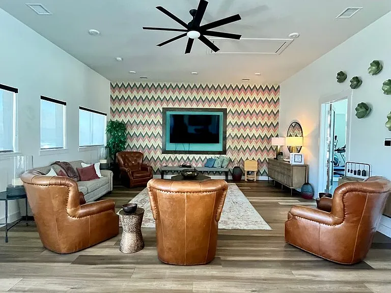 2621 Chablis Dr — Photo 23