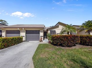 7 Ridgepointe Dr #C, Boynton Beach, FL 33435