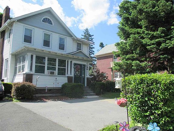 4th image of 150 Oakwood Ave