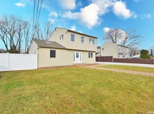 277 15th St, West Babylon, NY 11704