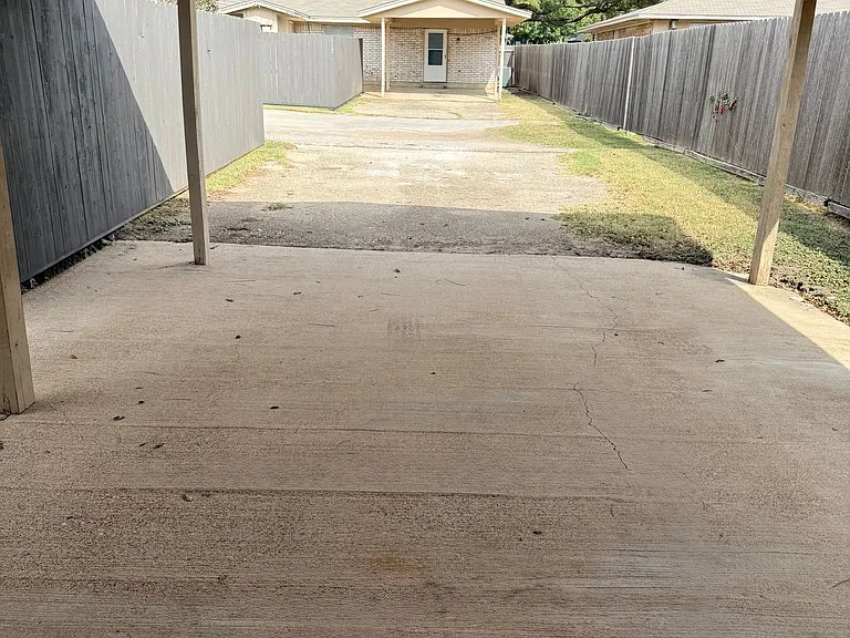 Ivanhoe Duplexes — Photo 3