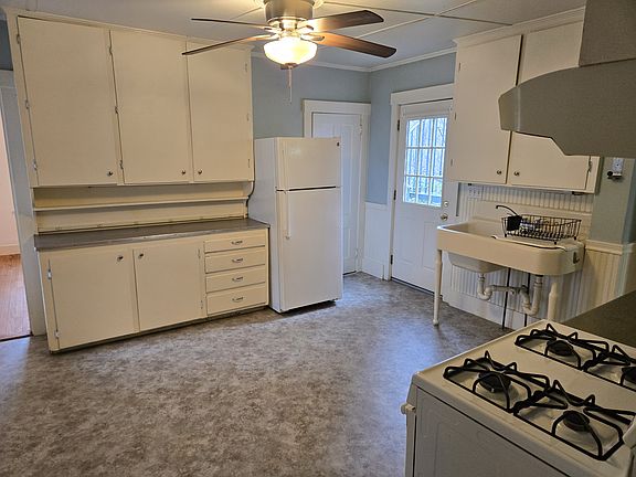 2nd image of 153 Crescent St #1