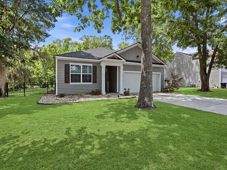 4864 Breeze Way — Photo 3