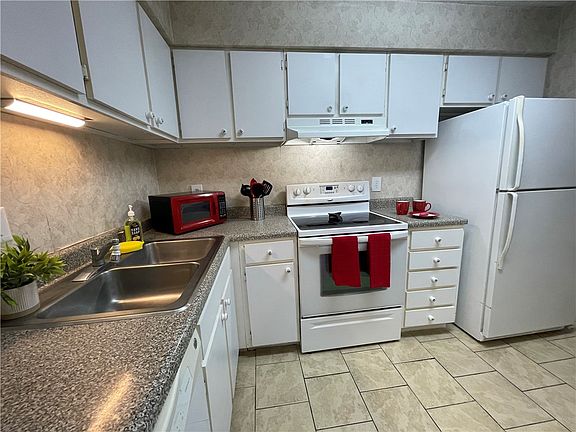 2nd image of 850 Mallery St APT S1