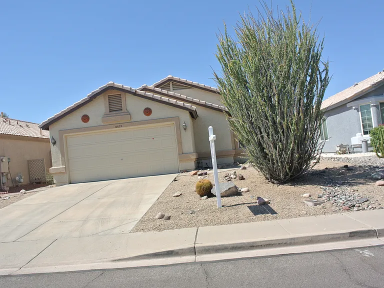 10622 W Mohawk Ln — Photo 1