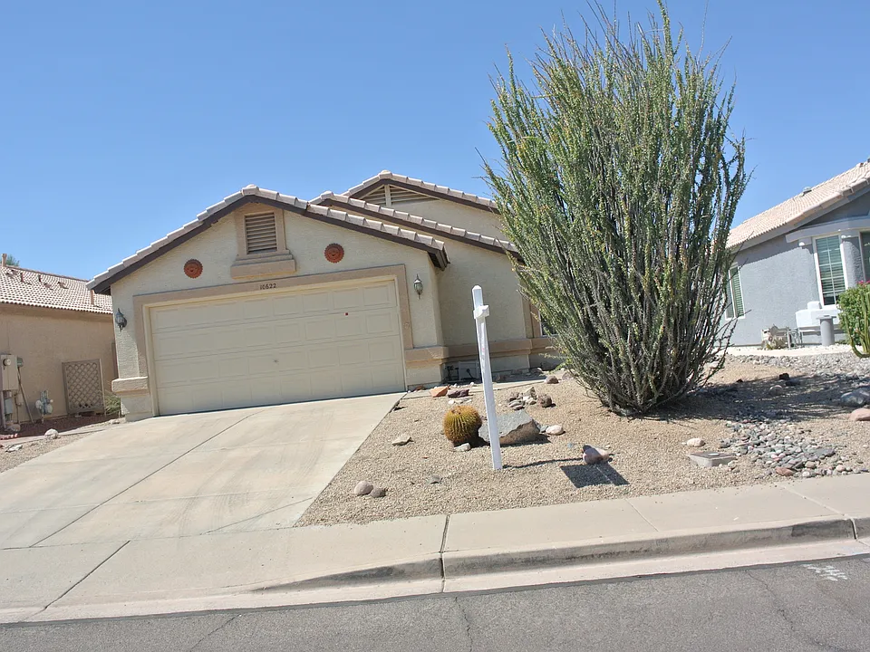 10622 W Mohawk Ln