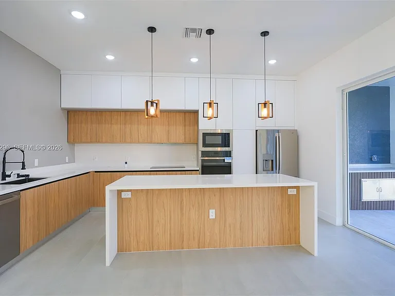 5 SW 26th Pl — Photo 20
