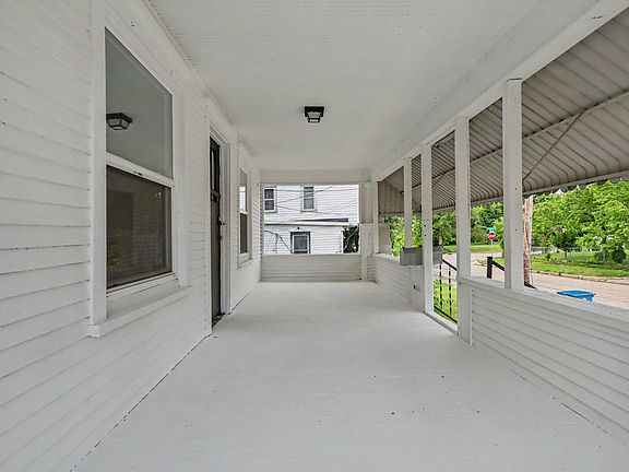 4th image of 42 Grand Ave