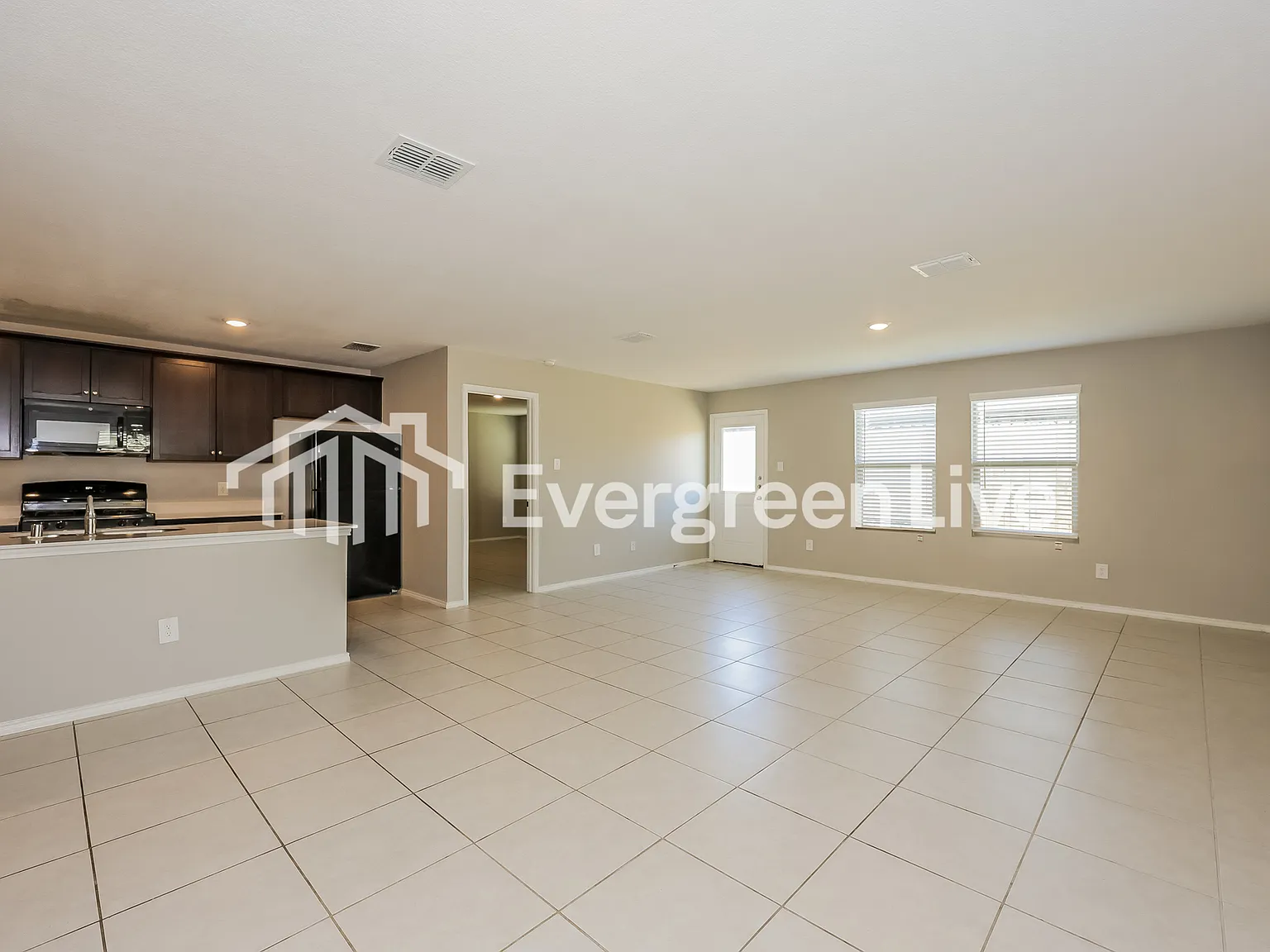 4 bed, 2.0 bath, 1720 sqft, $1,995 — Photo 2