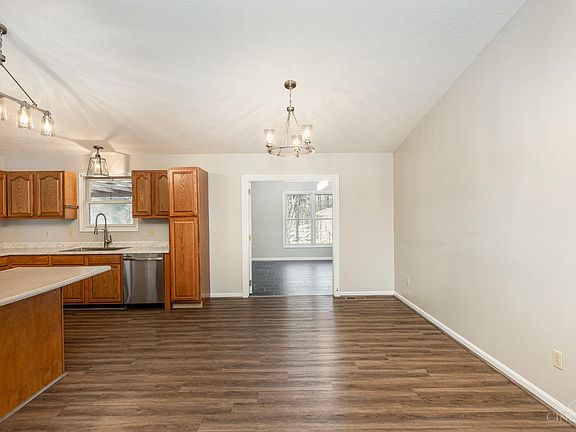 5th image of 16025 Colonial Dr