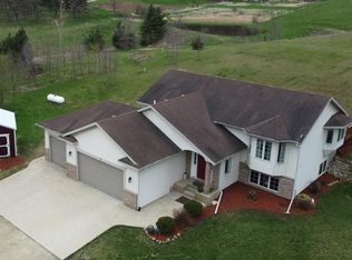 21990 460th St, Zumbrota, MN 55992
