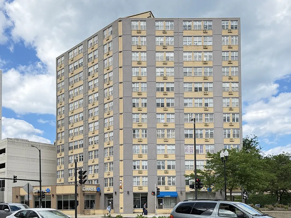 6415 N Sheridan Rd #1001