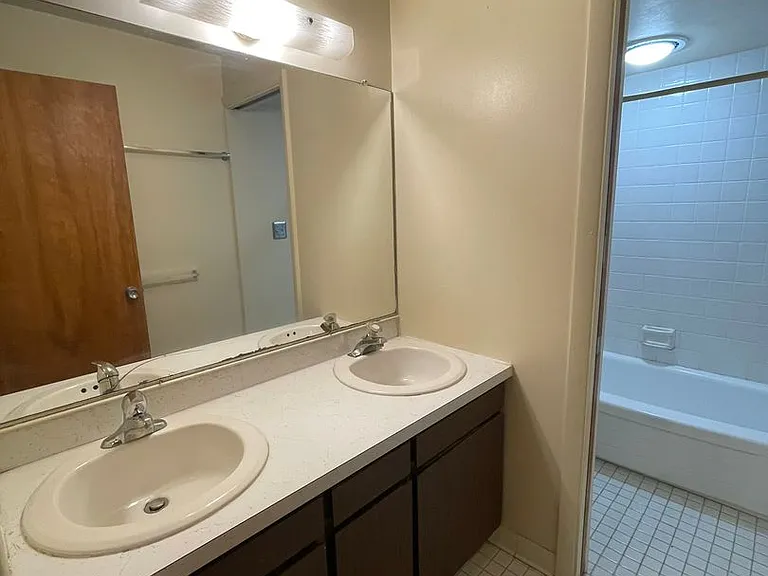 526 Linden St — Photo 23