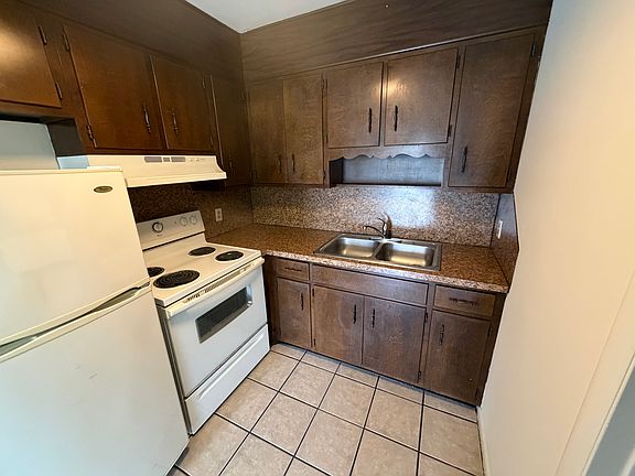 3rd image of 68 Hill Rd #4