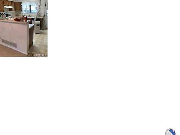 Breakfast bar area off kitchen