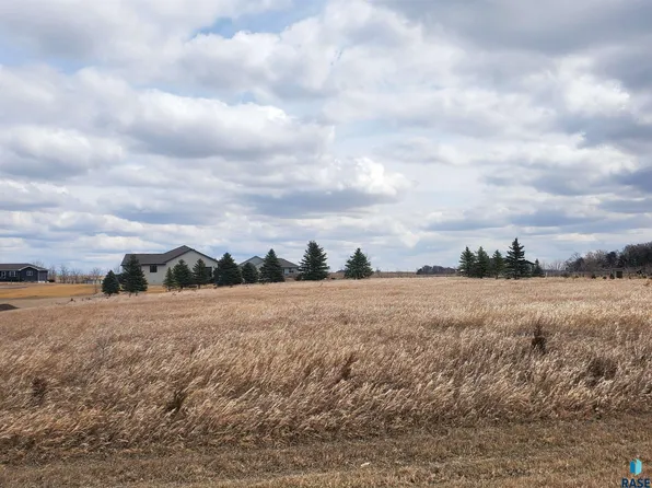 26166 E Sunset Ct, Canistota, SD 57012