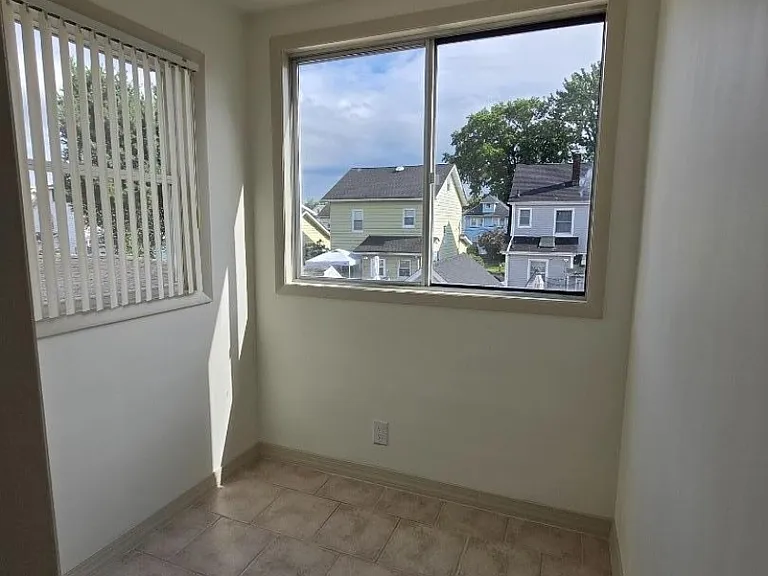 1364 Fremont Pl — Photo 12