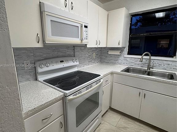 4th image of 2124-2126 Thomas St