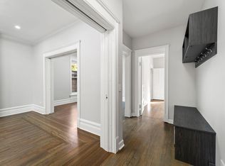 815 W Wellington Ave #1, Chicago, IL 60657