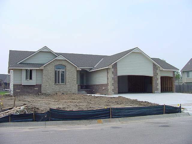 2nd image of 600 E Woodstone Dr