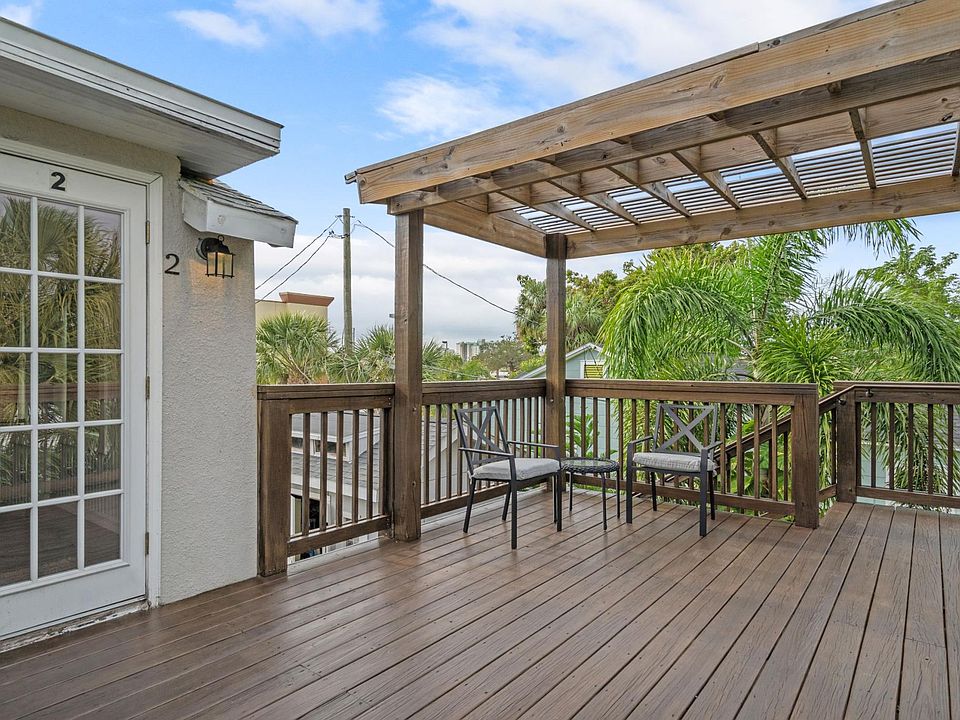Unit 2 Private deck and entrance