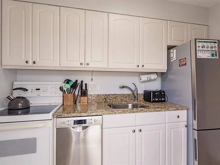 6020 Midnight Pass Rd #4 — Photo 2