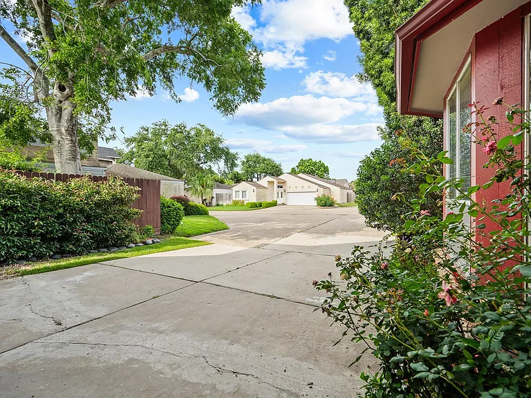 12800 Briar Forest Dr #106 — Photo 3