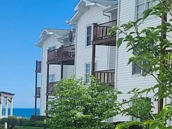 5753 Lake Rd E APT 302B, Geneva On The Lake, OH 44041