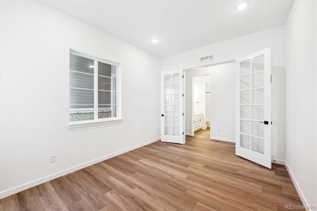 3813 Emerald Shore Circle