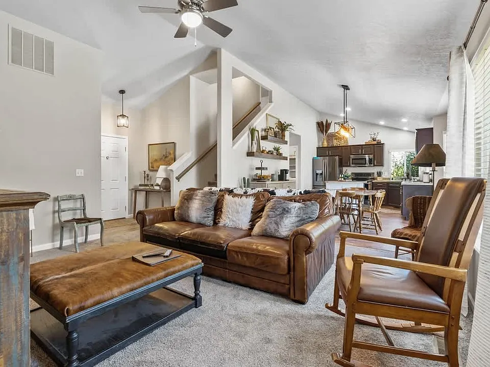 3912 E Clear Springs Dr #ID1460922P