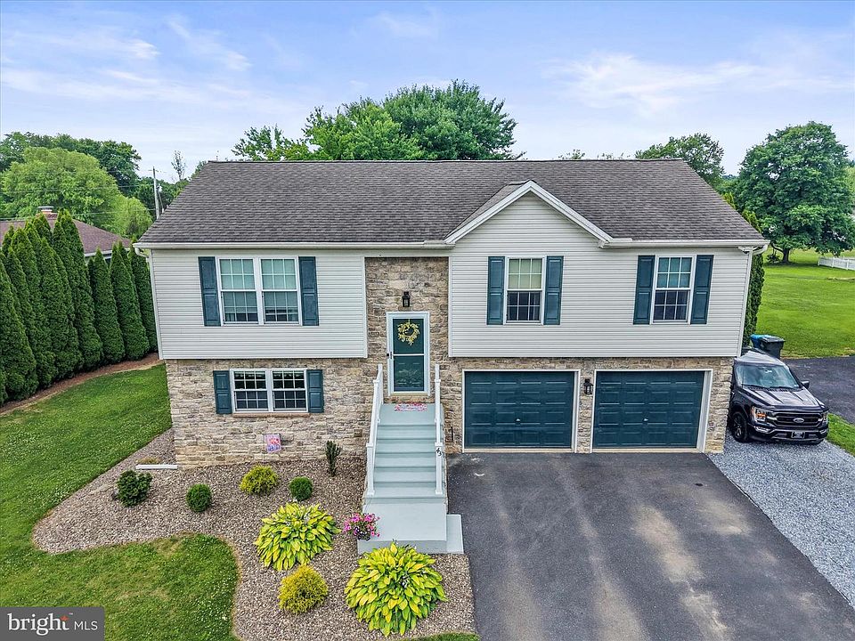 1st image of 43 Pemberton Dr