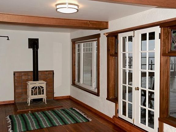 Other side of den with gas fireplace.