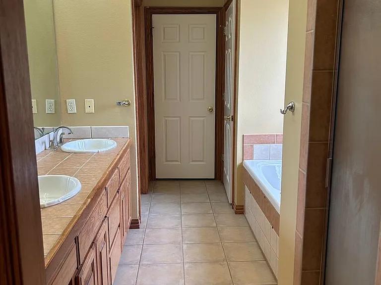 599 S Main St — Photo 12