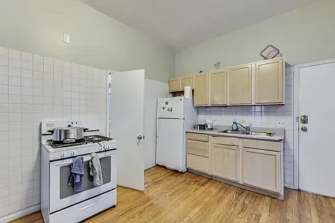 2028 W Armitage Ave Photo 1