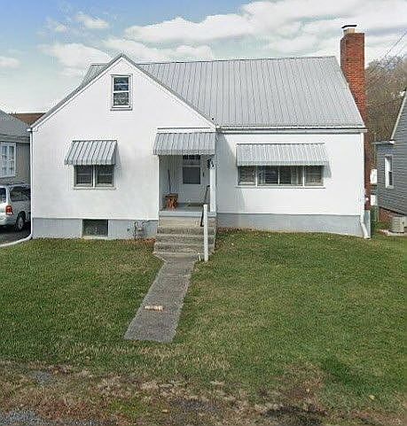 1st image of 122 E Phillip St