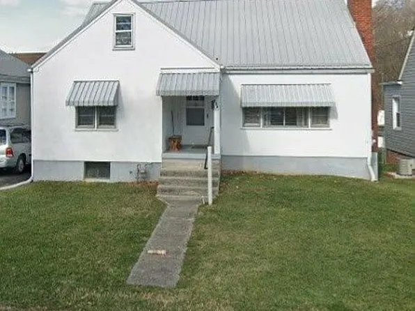 122 E Phillip St, Covington, VA 24426