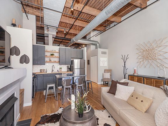4th image of 1918 S Michigan Ave APT 204