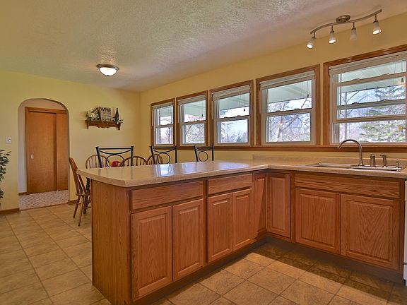 5th image of 12 Grove Park Dr