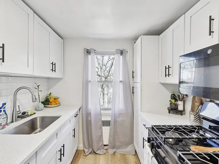 Charming 1, 2, and 3-Bedroom Townhomes in a Quiet Pittsburgh Neighborhood — Photo 73