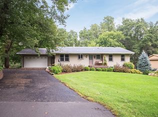 400 Woodland Dr, Burnsville, MN 55337