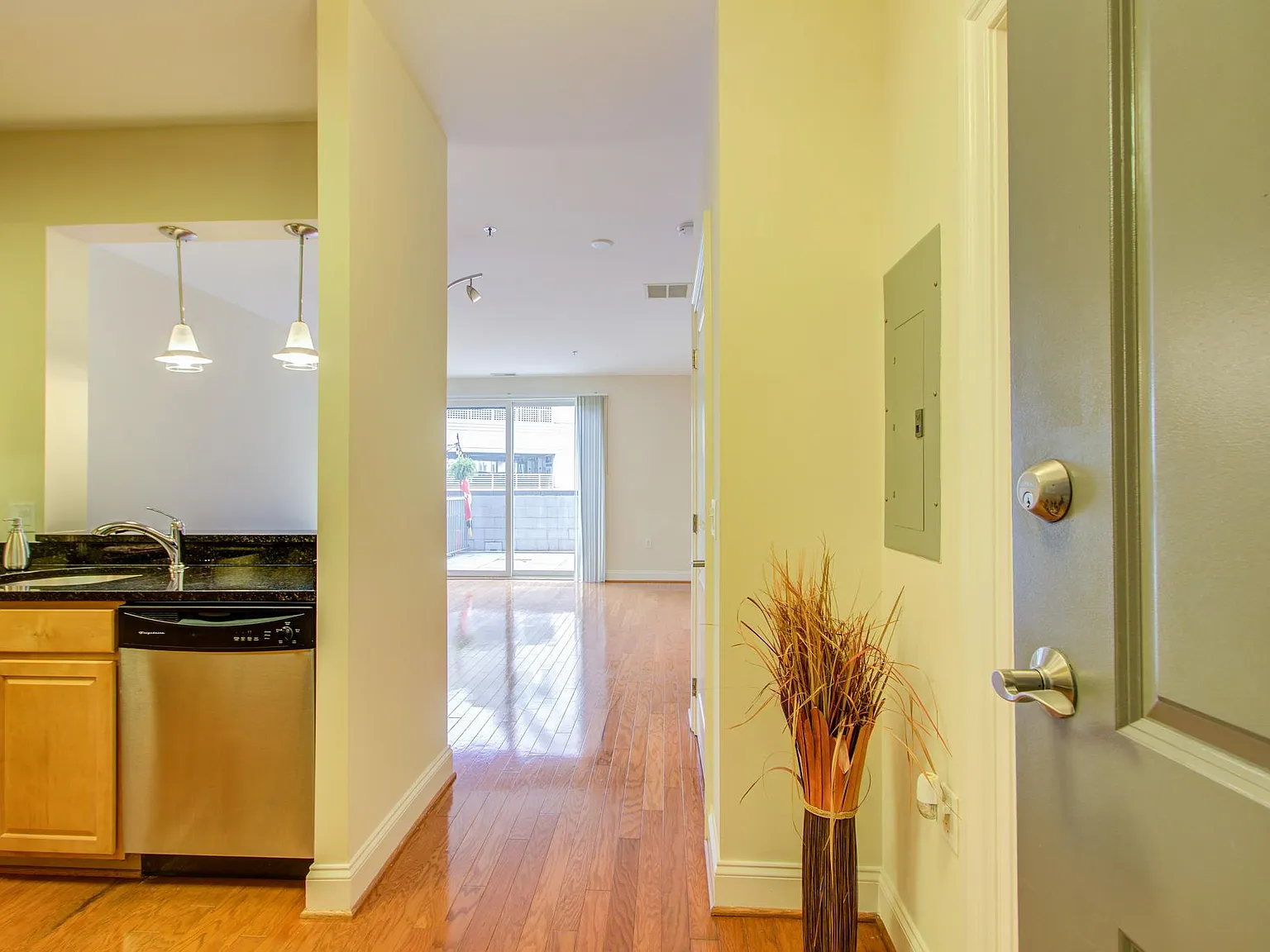1 bed, 765 sqft, $1,970 — Photo 1