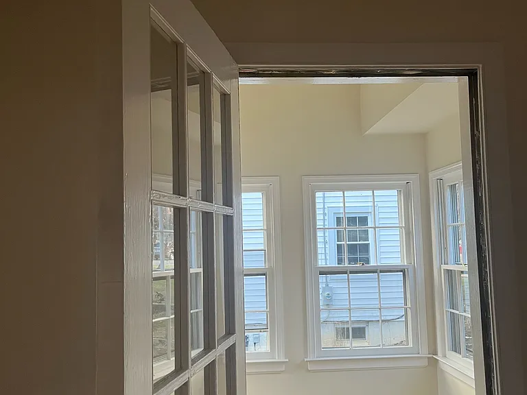sunroom intrance from living room