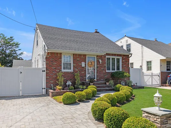 36 Semton Boulevard, Franklin Square, NY 11010