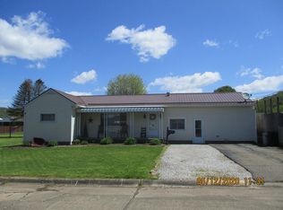 121 E Adams St, Paden City, WV 26159