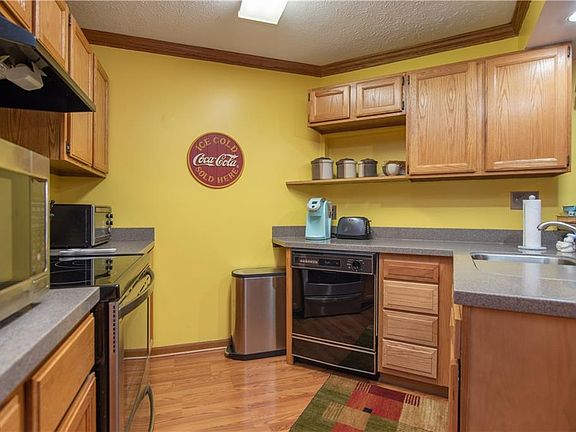 4th image of 1313 Red Tail Hawk Ct Unit 2