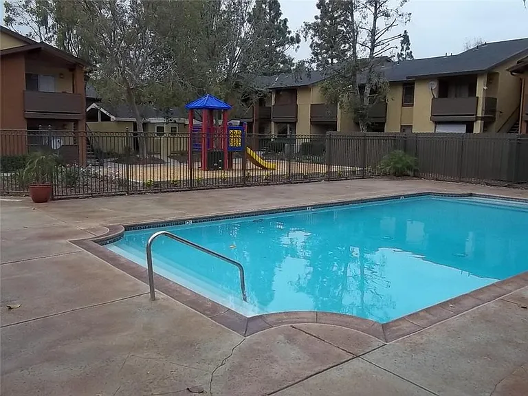 Citrus Gardens Apartments — Photo 11