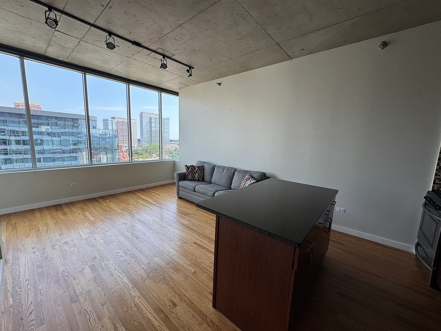 2 bed, 900 sqft, $2,800 — Photo 3