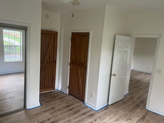 4th image of 511 S Shamrock Ave
